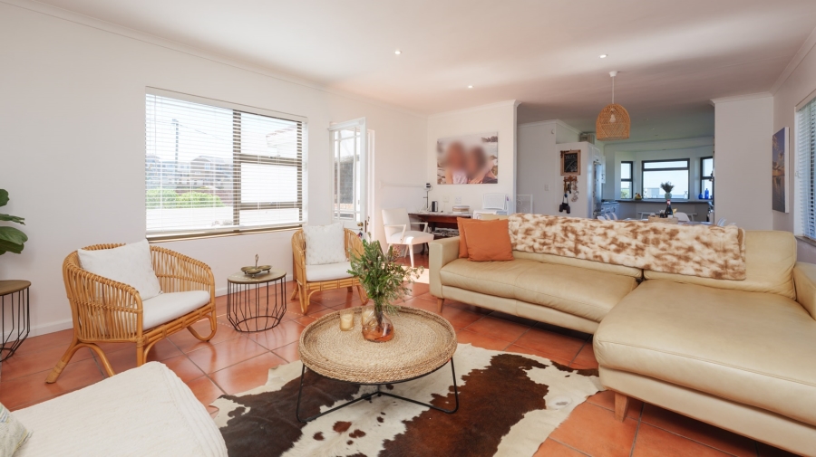 4 Bedroom Property for Sale in Oceanview Heights Western Cape